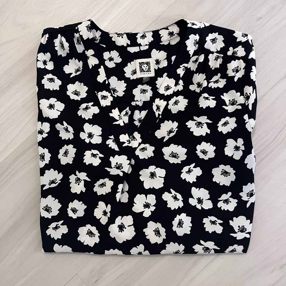 Anne Klein Black and White Floral V-Neck Blouse
